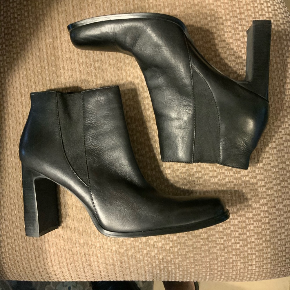 Black leather Ankle boots